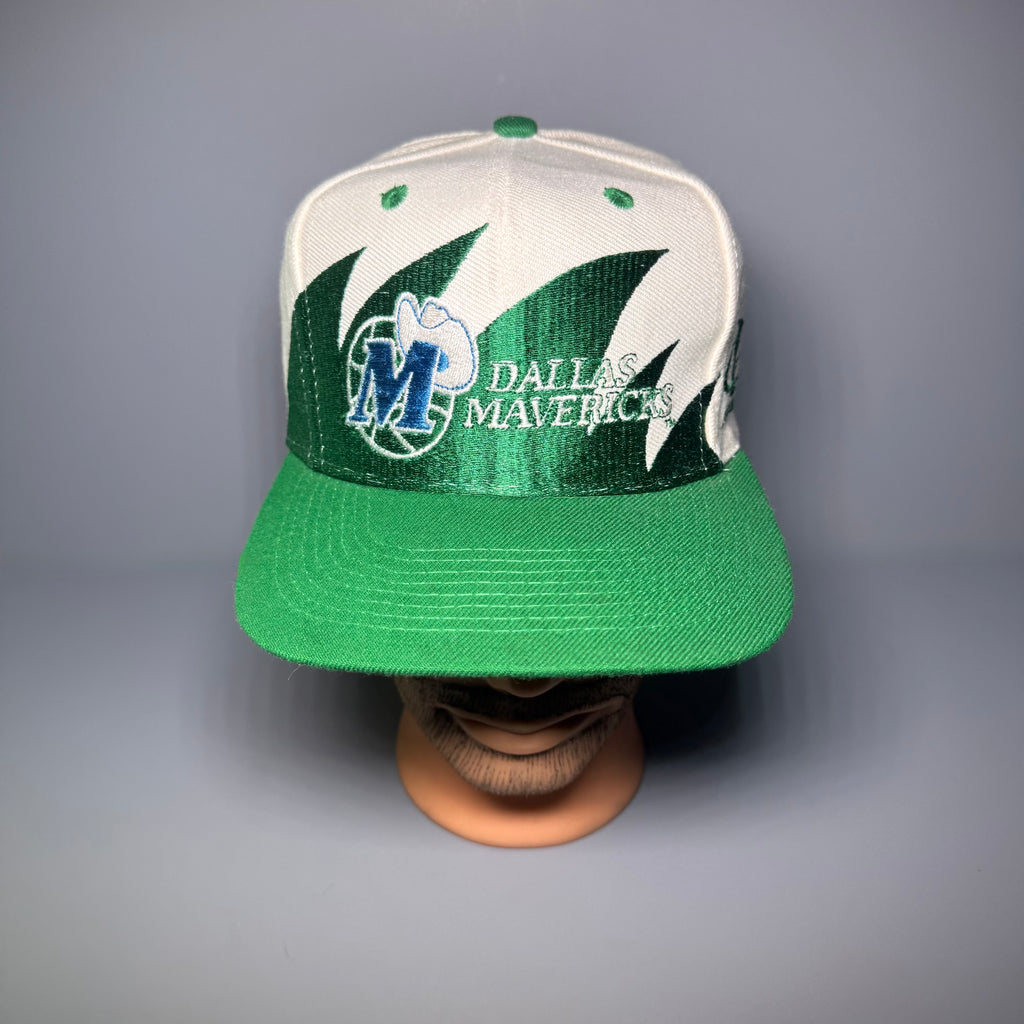 NWT 90’s NBA Dallas Mavericks Sharktooth Snapback Cap
