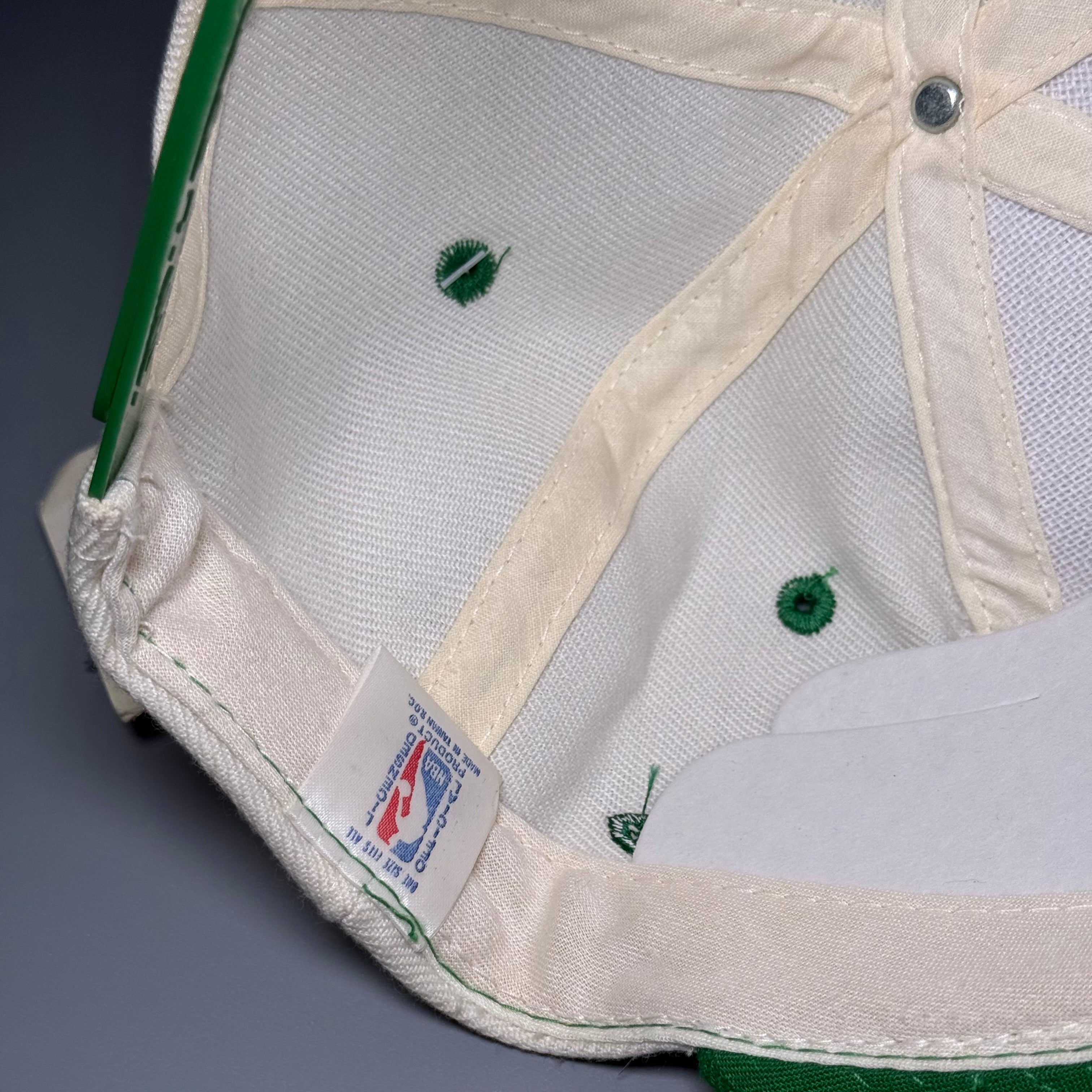 NWT 90’s NBA Dallas Mavericks Sharktooth Snapback Cap
